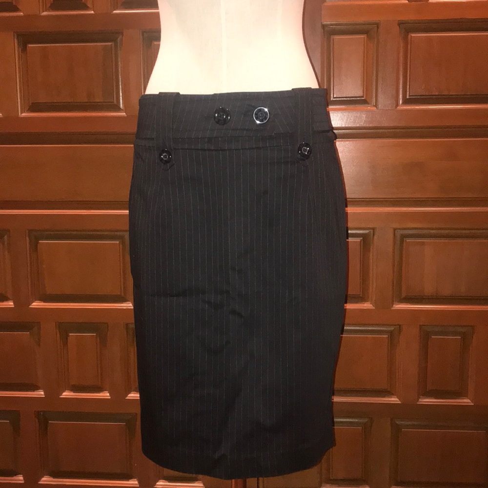 Black Pin Stripe Pencil Skirt | Medium 💄
